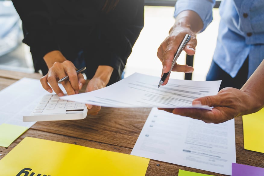 business-people-meeting-explaining-the-financial-g-2025-02-19-14-08-53-utc