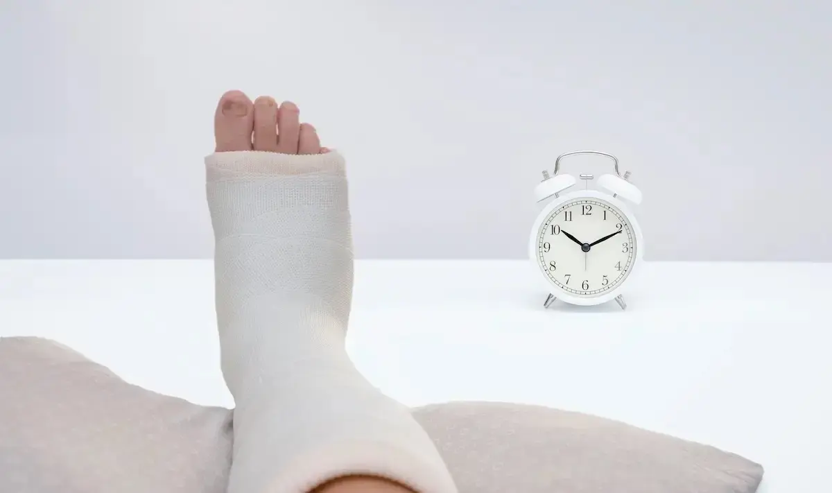 broken-leg-ankle-and-foot-splint-bandage-on-it-2025-02-02-11-55-49-utc-1