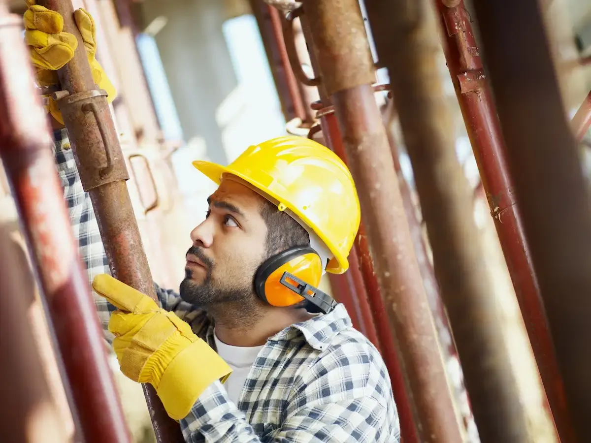 portrait-of-hispanic-construction-worker-in-buildi-2025-01-16-13-07-14-utc
